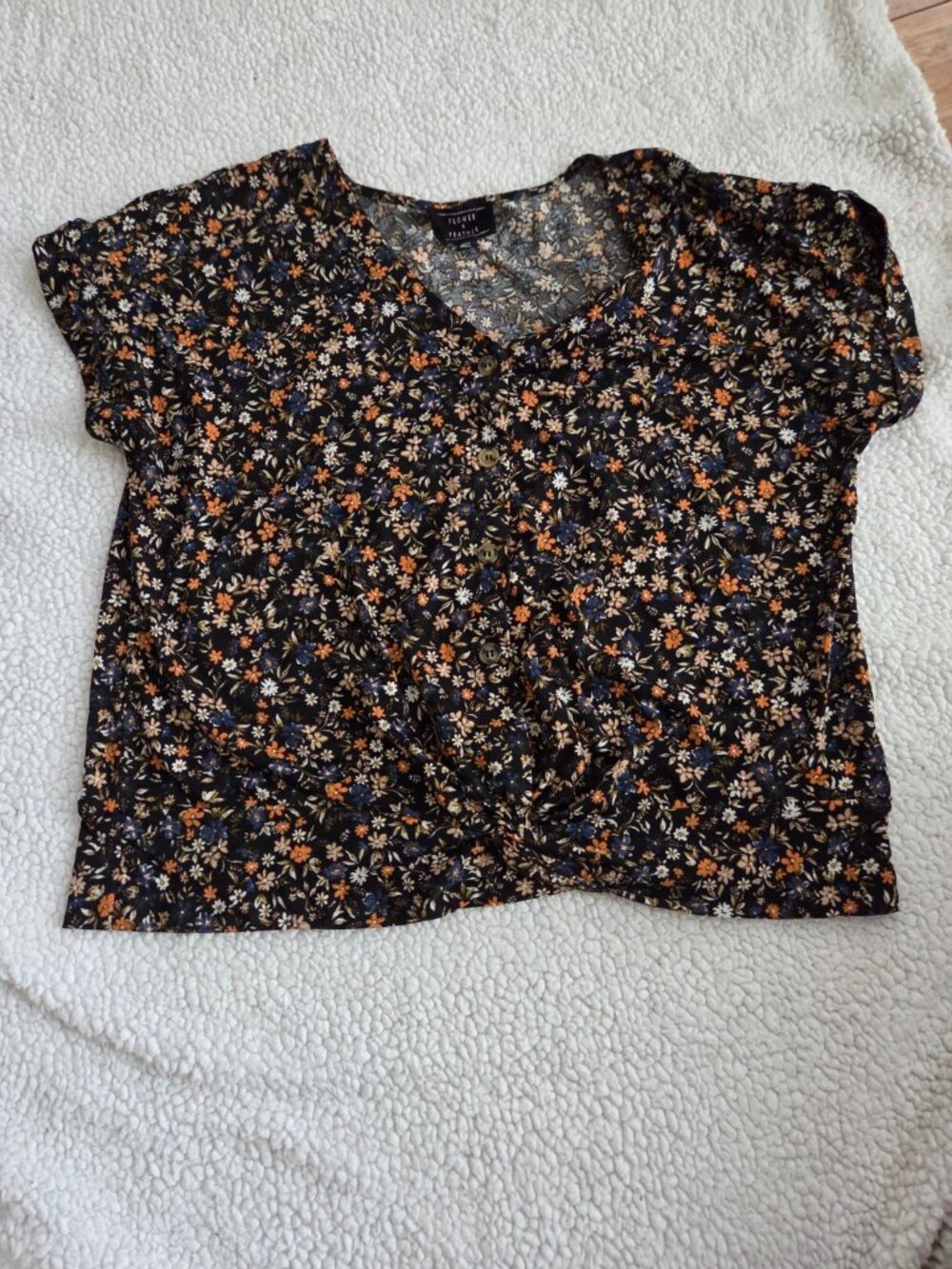Flower & Feather XL Floral Twist Front Button Blouse